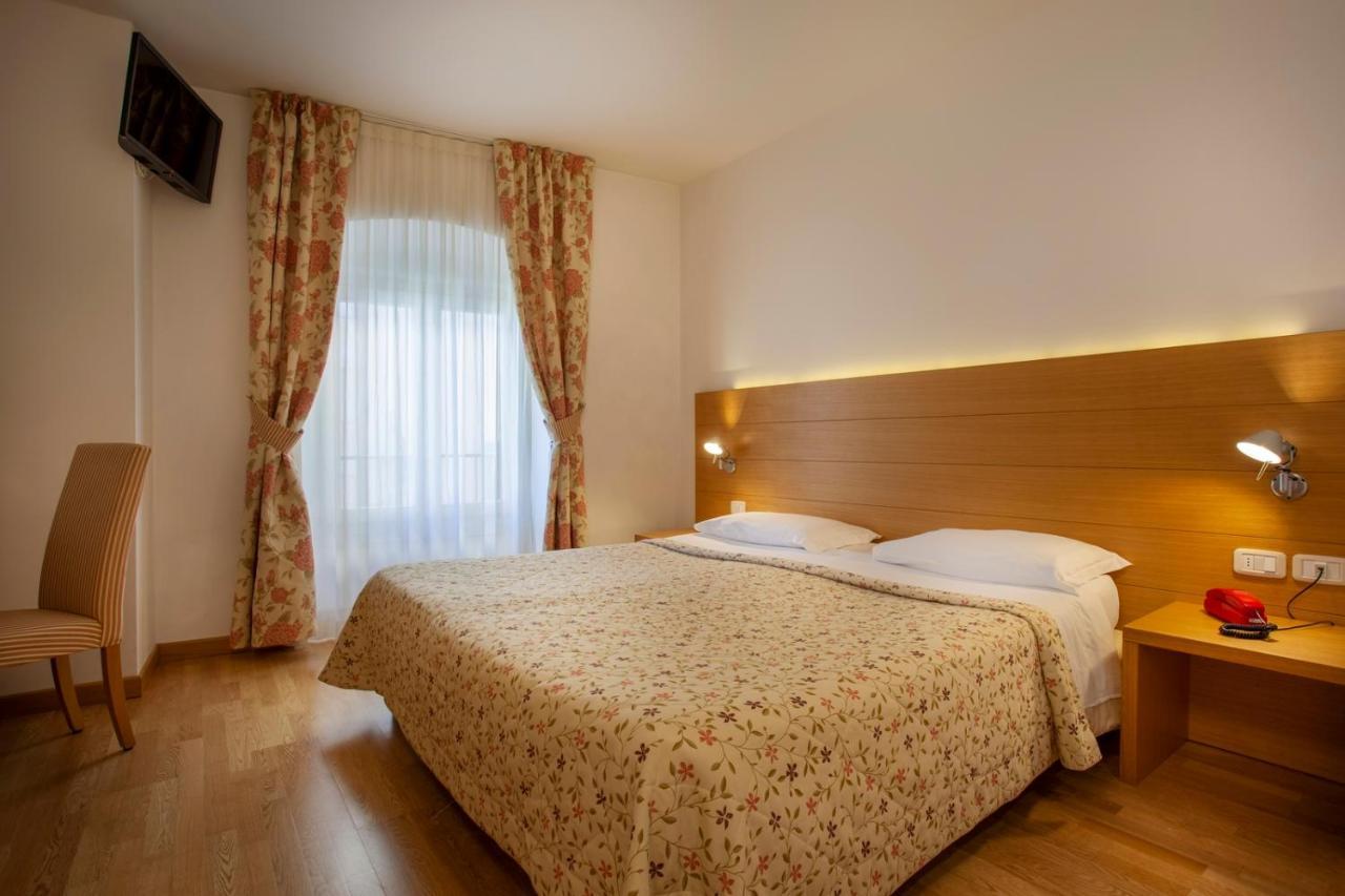 Hotel Romanda Levico Terme Bagian luar foto