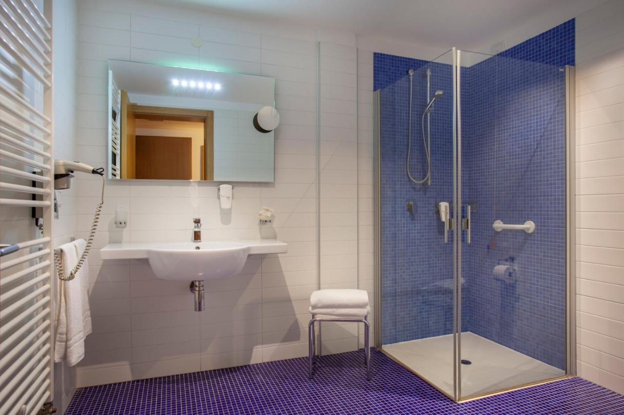 Hotel Romanda Levico Terme Bagian luar foto