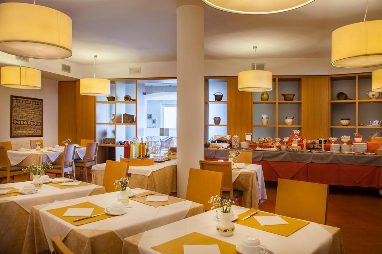 Hotel Romanda Levico Terme Bagian luar foto