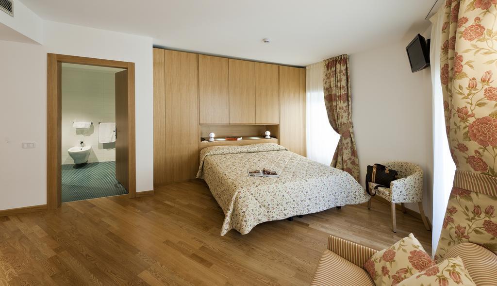 Hotel Romanda Levico Terme Bagian luar foto
